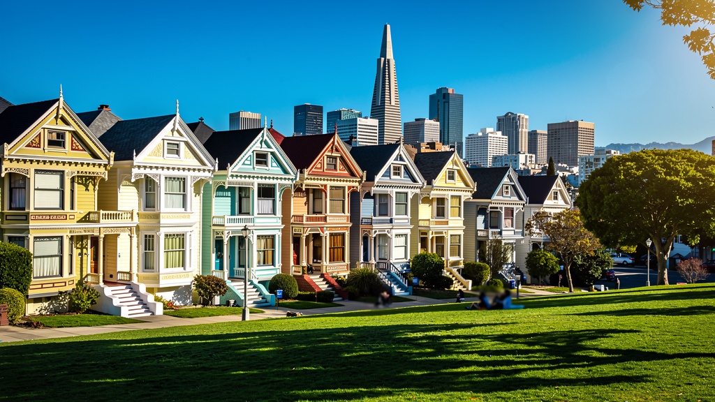 San Francisco Painted Ladies Victorian houses on Alamo Square with city skyline